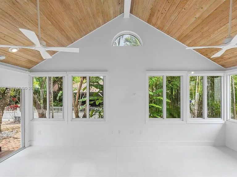 3945 Loquat Ave — Photo 16