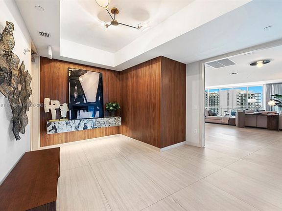 2nd image of 851 NE 1st Ave #5201