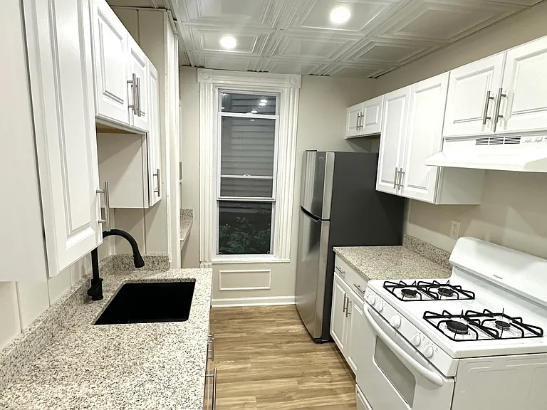 278 Pearl St #1 — Photo 4
