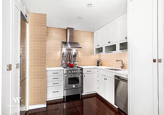 3rd image of 400 E 56th St APT 7K