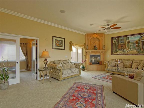 3rd image of 1696 Schillers Ct