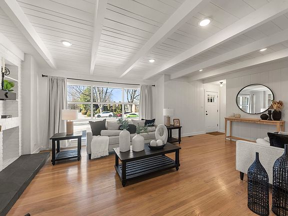 3rd image of 9525 Parkside Ave