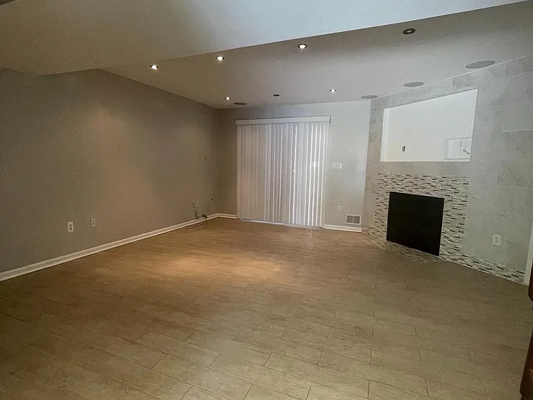 6633 Creek Point Way — Photo 8