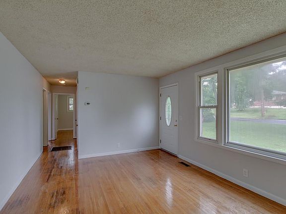 5th image of 3261 Vailview Dr
