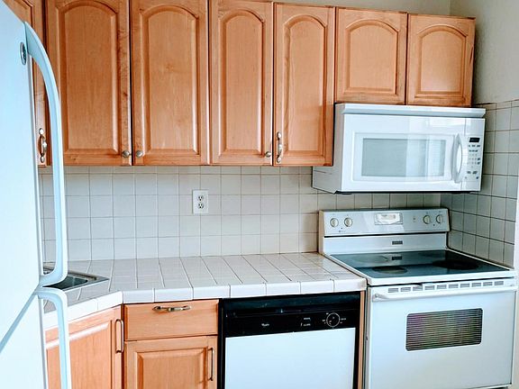 3rd image of 961 NW 45th St APT 8