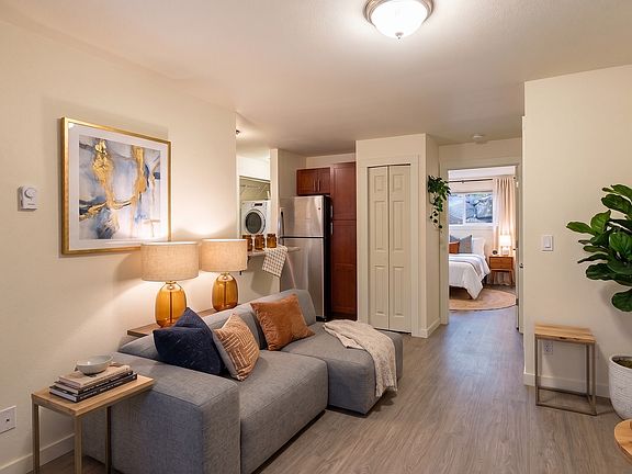 5th image of 2501 Thorndyke Ave W #303
