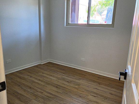 3rd image of 2537 Thatcher Ave APT 1A