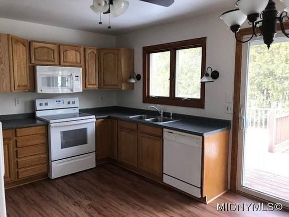 5th image of 13 Willow Dr