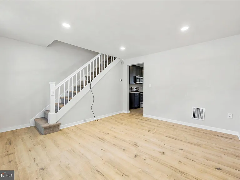 269 Monroe St — Photo 8