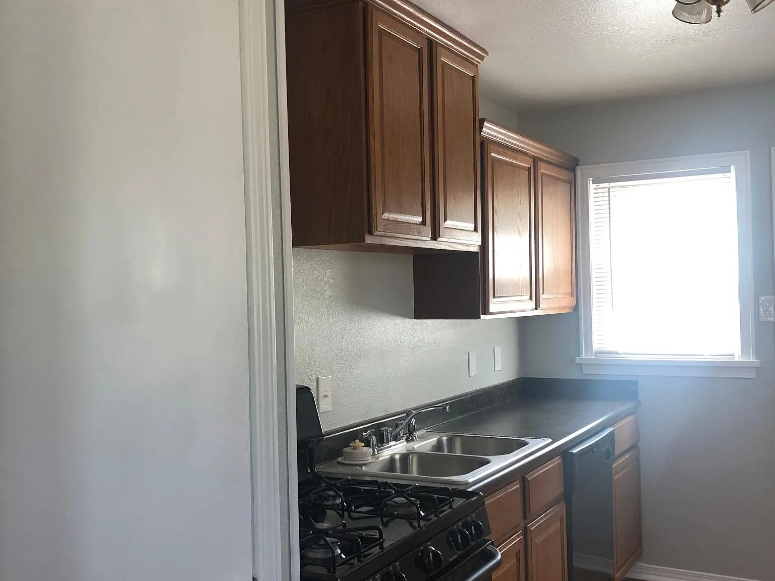 2 bed, 1025 sqft, $1,550 — Photo 4