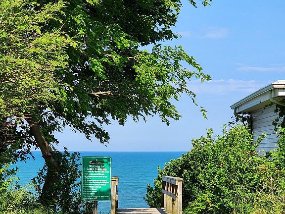 3rd image of Beachview Dr