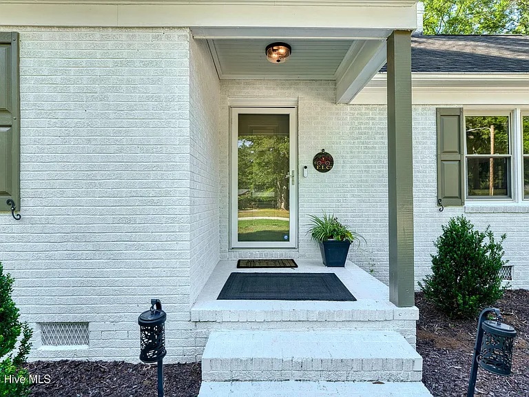 Clark Dr — Photo 17