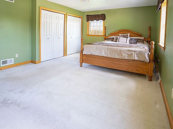 3rd image of 106 Emerald Dr