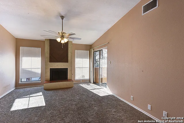 2 bed, 2.0 bath, 1118 sqft, $1,275 — Photo 2