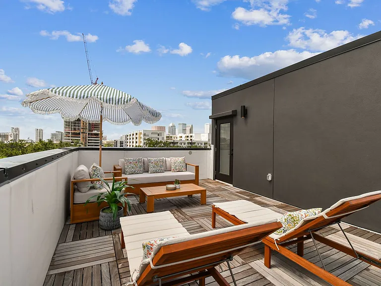 1218 E Kay St #21 — Photo 5