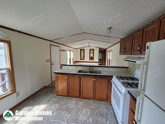 2nd image of 14 Pine Cir