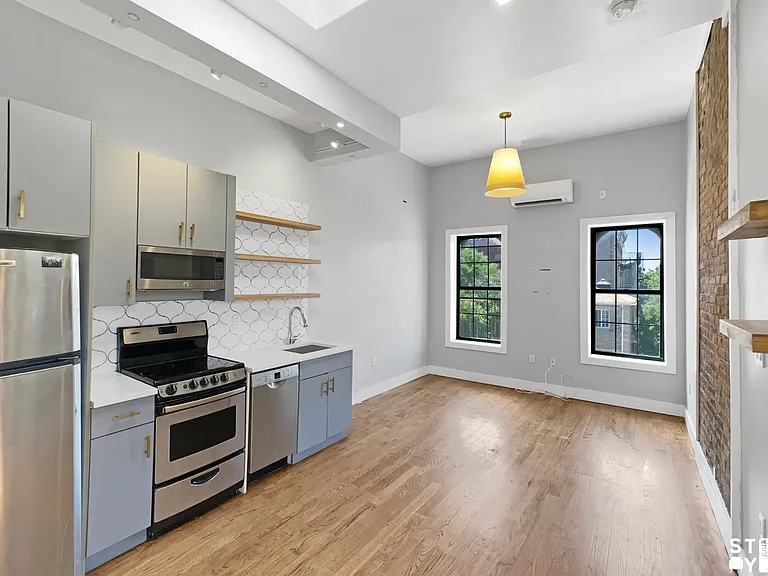 417 Throop Ave #3D — Photo 2