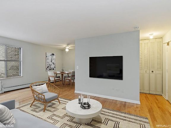 3rd image of 510 W Briar Pl APT 305