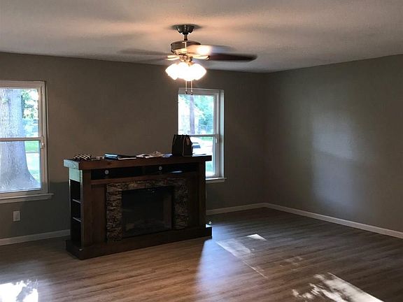 4th image of 306 N Rainbow St