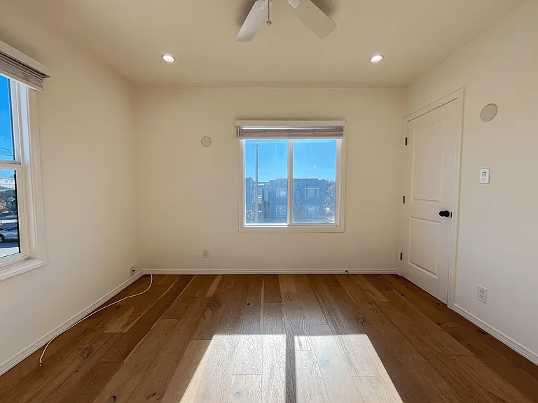 2202 S Bronson Ave — Photo 17