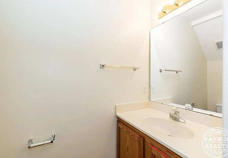 1022 S Main St #O — Photo 7
