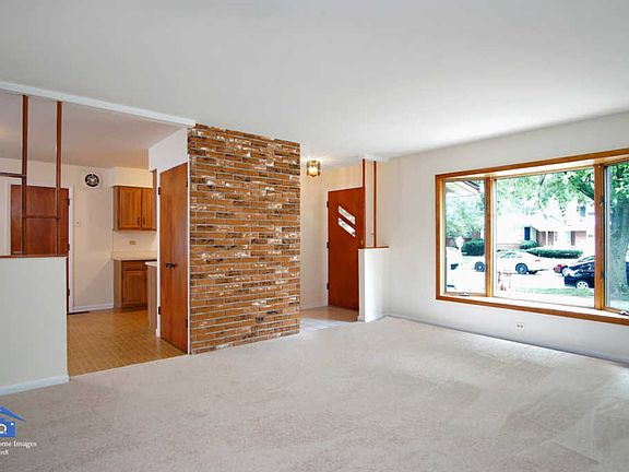 5th image of 805 W Manor Ct