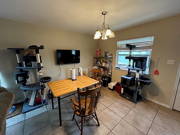 4th image of 2502 Horse Shoe Dr