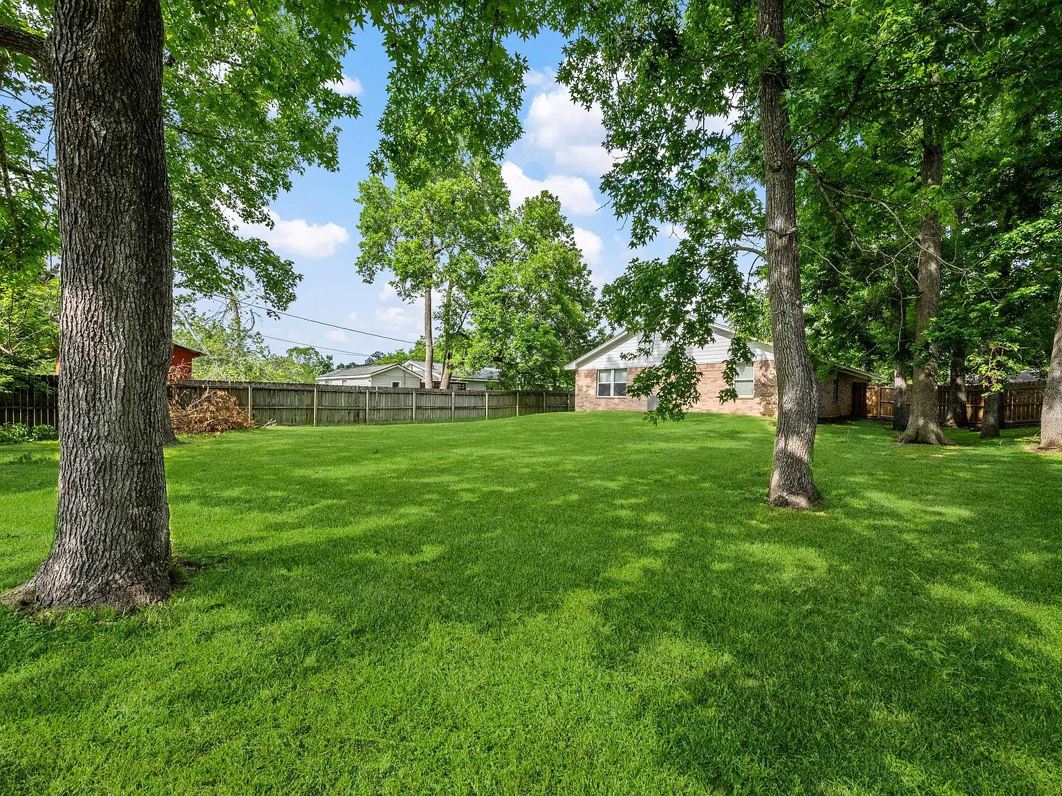3 bed, 2.0 bath, 2008 sqft, $2,100 — Photo 4