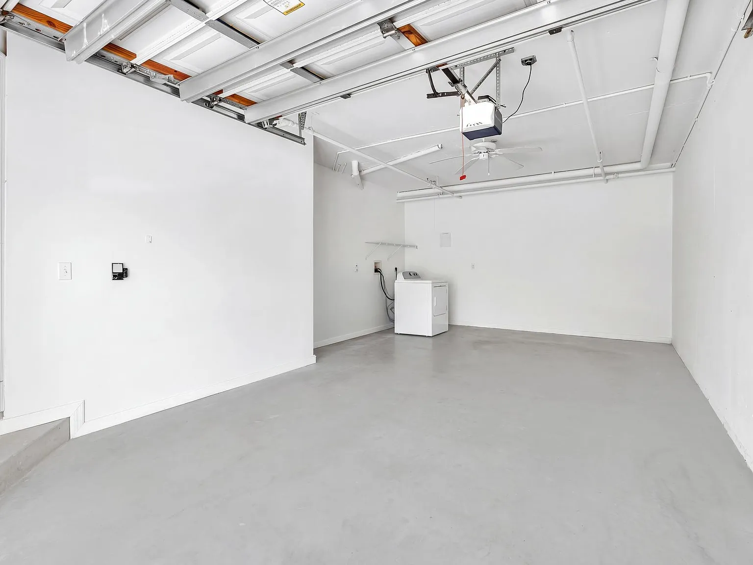 1 bed, 878 sqft, $2,100 — Photo 3