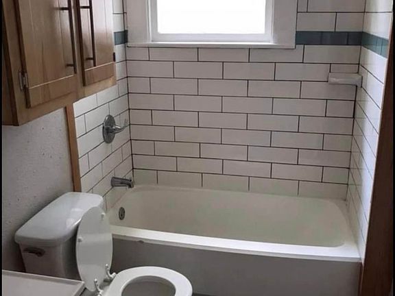 3rd image of 265 Robinson Pl #B