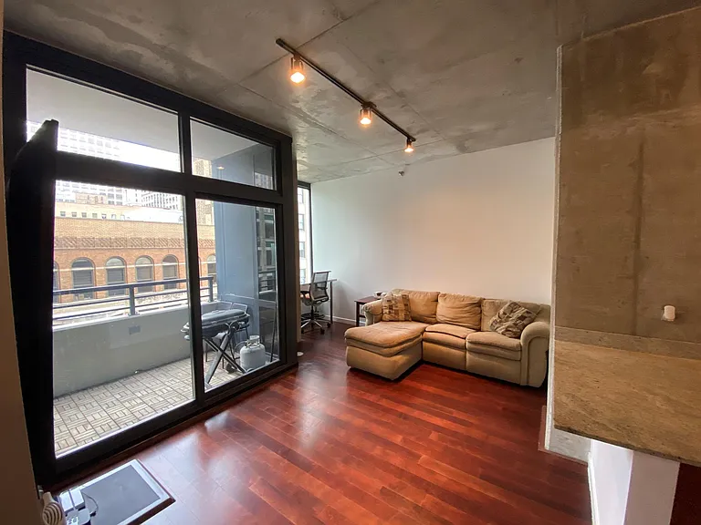 235 W Van Buren St #1422 — Photo 5