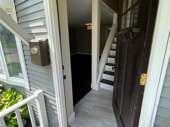 4th image of 805 E Montgomery St