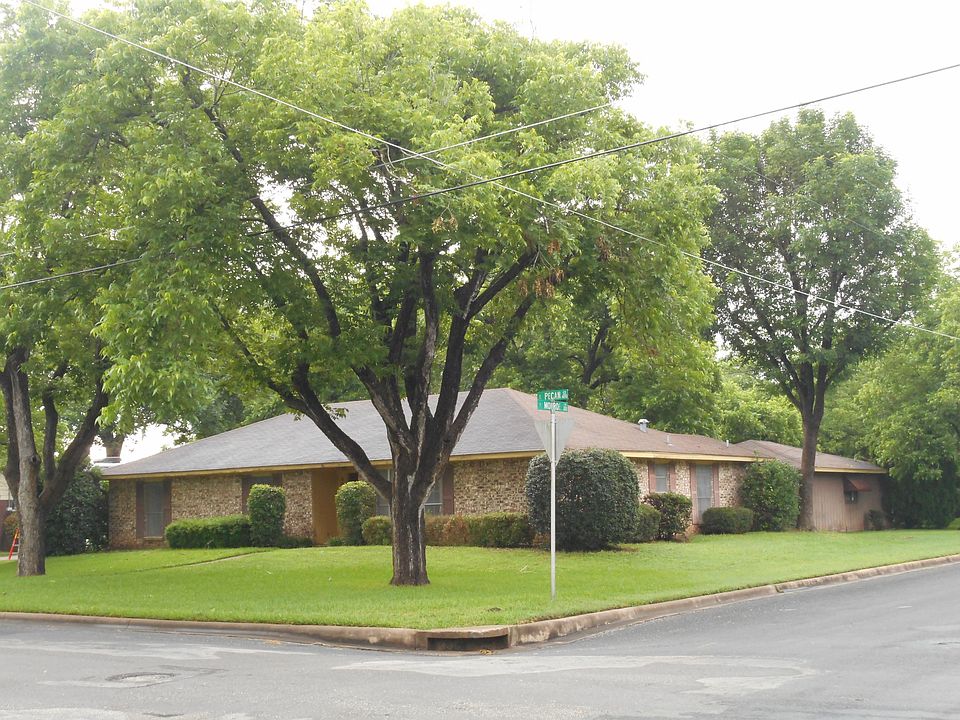 1st image of 400 E Pecan St