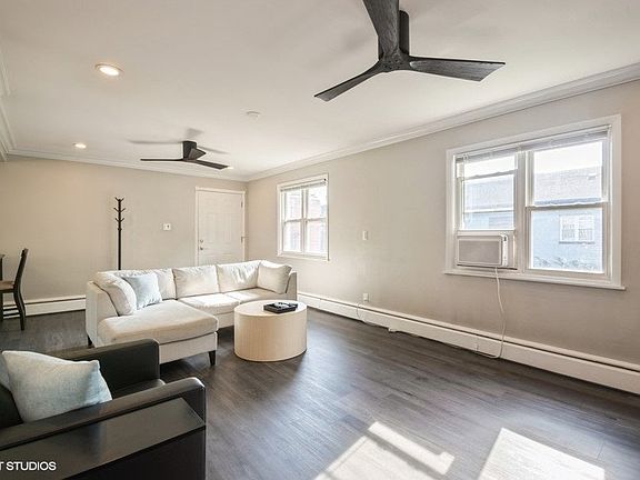 3rd image of 2621 W Gregory St #2N