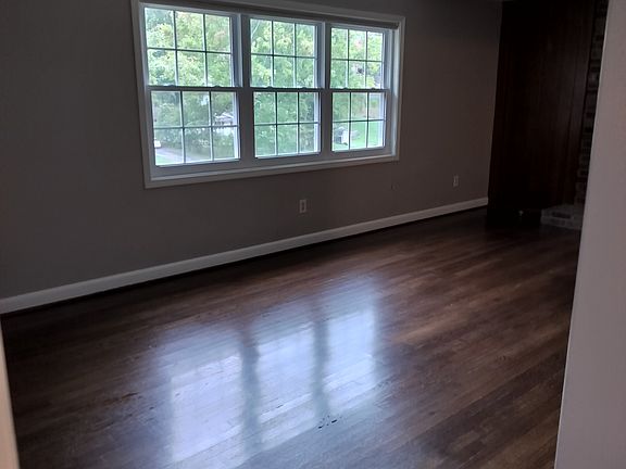 5th image of 126 Pinecrest Ln