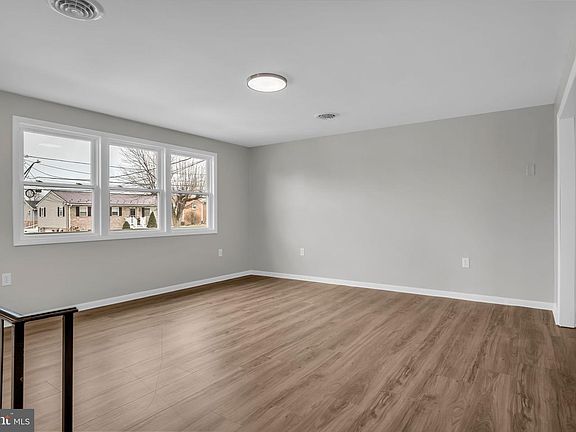 4th image of 3879 Ricklyn Dr