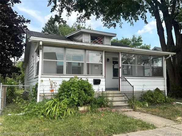 24300 Melrose Ave, Eastpointe, MI 48021