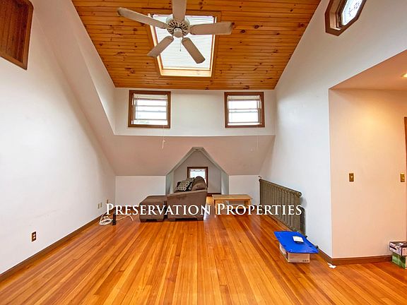 2nd image of 465 Auburn St #3