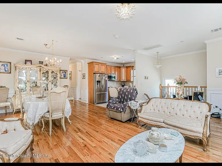 16 Allen Pl #2 — Photo 2