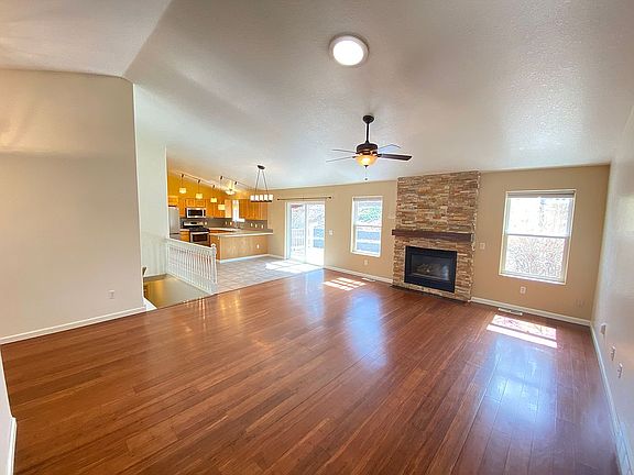 5th image of 2621 Highwood Dr