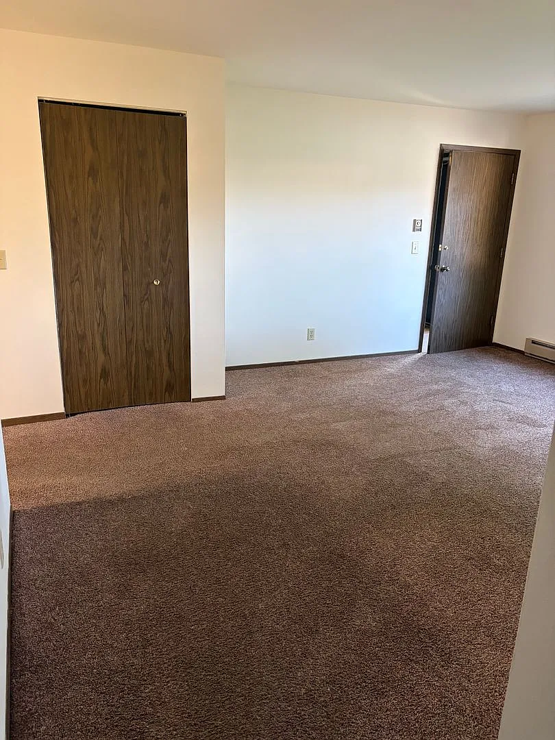 Fairway Drive Apartments — Photo 4