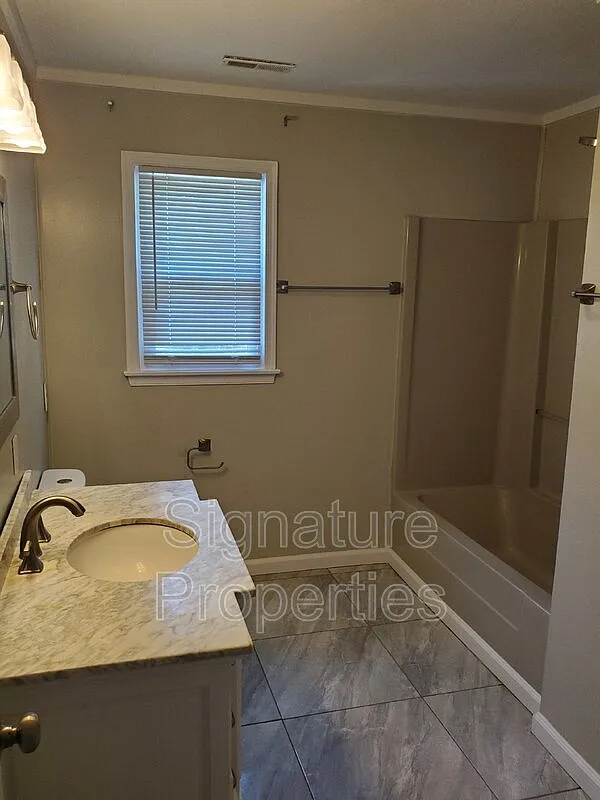 3 bed, 1.5 bath, 1658 sqft, $1,645 — Photo 4