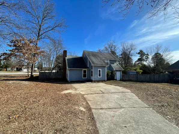 6383 Hawfield Dr, Fayetteville, NC 28303