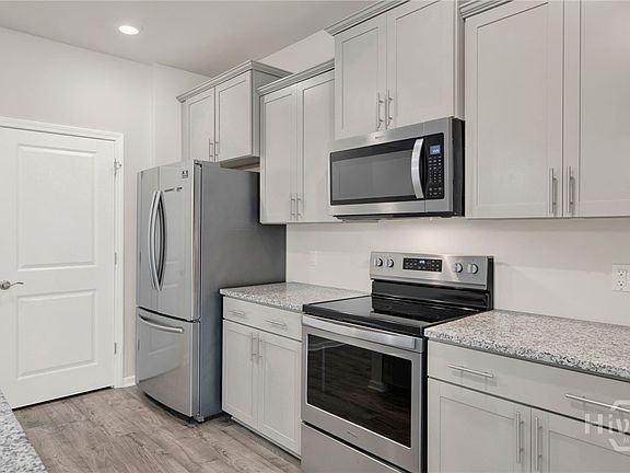 4th image of 114 Oldwood Drive
