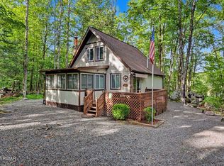 31 Elmwood Ct, Hawley, PA 18428