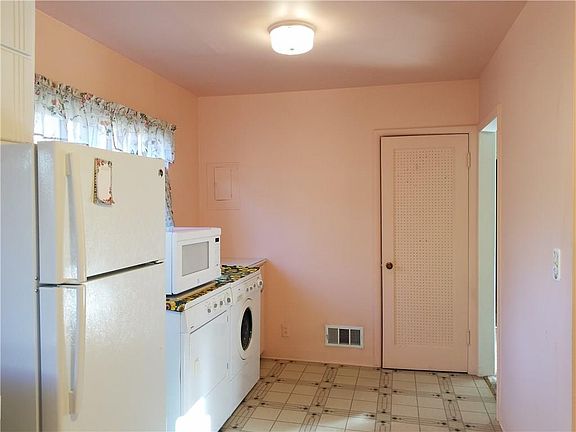 4th image of 1213 Crawford Dr