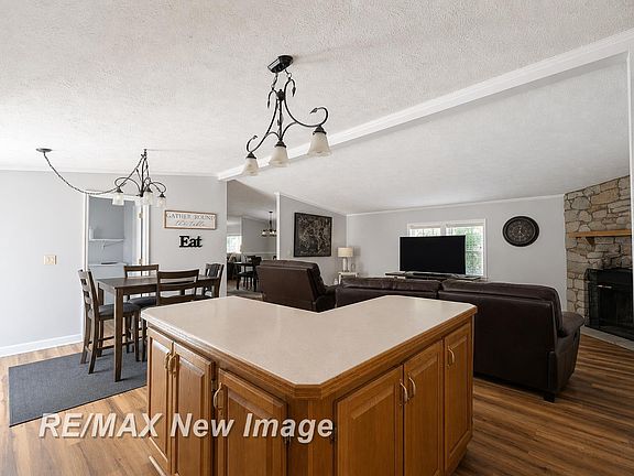4th image of 19095 Grabowski Rd
