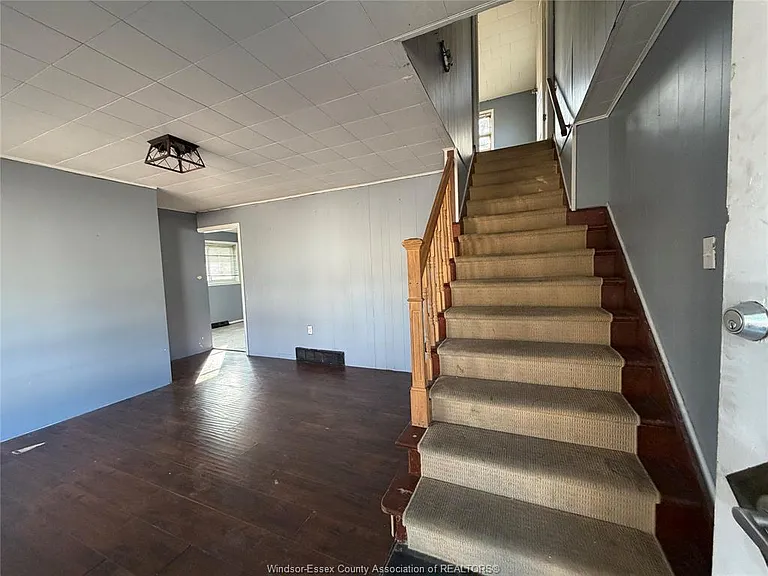 493 Josephine Ave — Photo 2