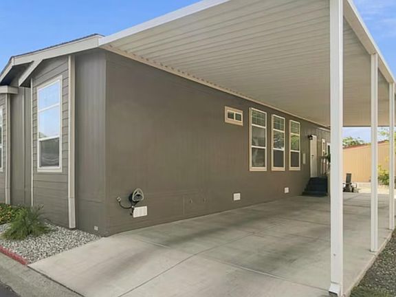 5th image of 3115 Redcoat Ln
