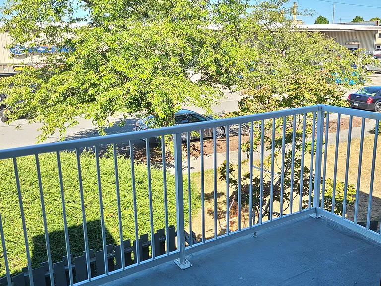 404 Railroad Ave #11 — Photo 2